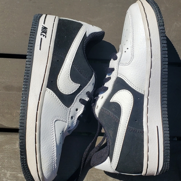Nike Air Force 1, Black and White - Picture 3 of 3